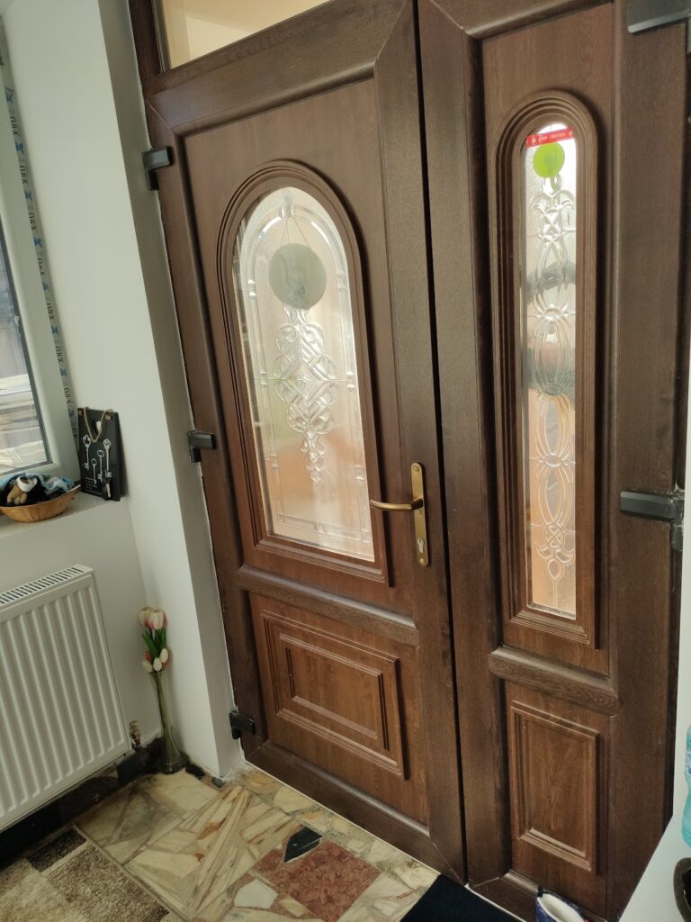 IMG_20200123_142733-768x1024 Siguranța locuinței: cum rulourile și ușile securizate protejează familia